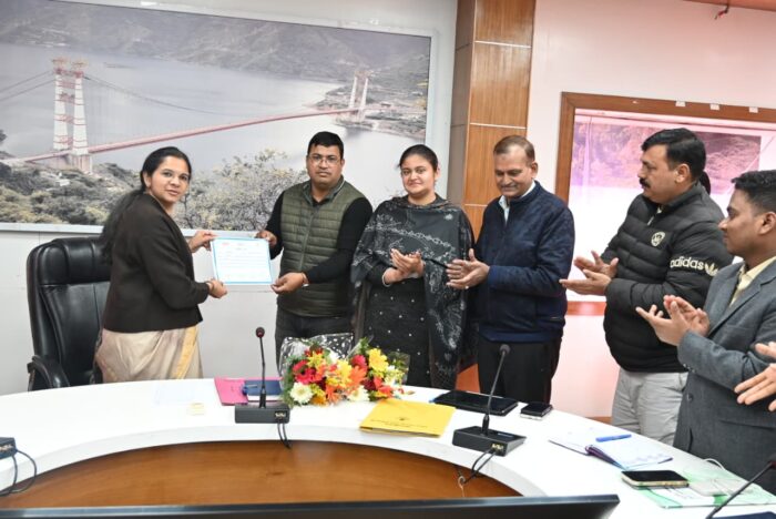 1763378590 687 जनपद टिहरी में 270 ग्राम पंचायतें एवं 179 वार्ड में