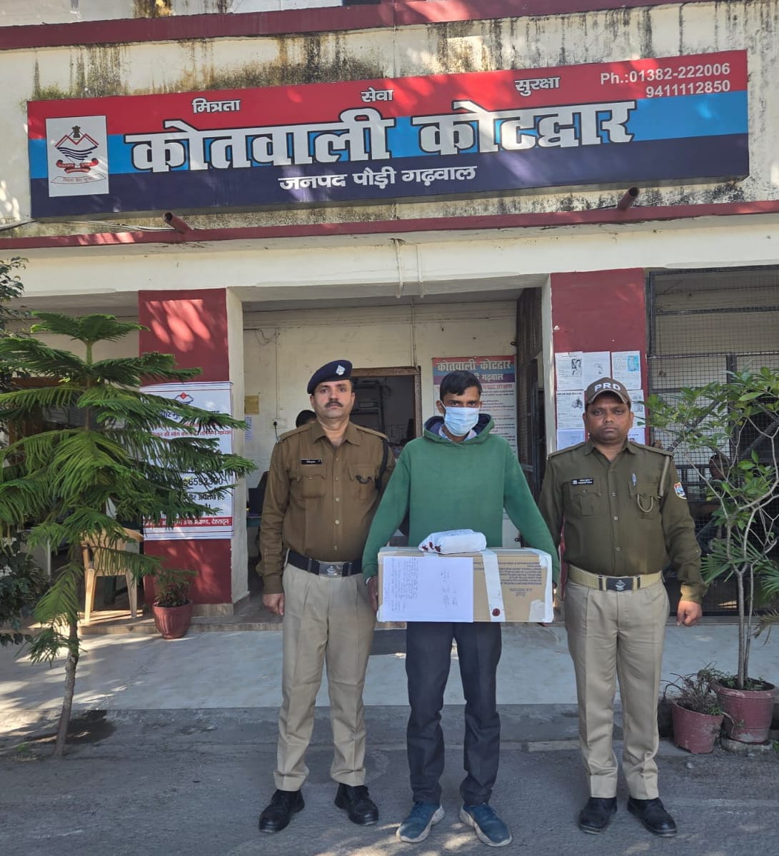 स्टोर से भारी मात्रा में नशीले कैप्सूल बरामद