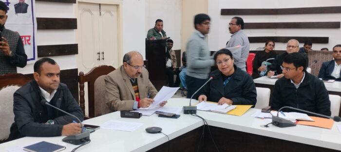 1765198078 220 जिलाधिकारी मयूर दीछित ने 16 दिसंबर को विजय दिवस के