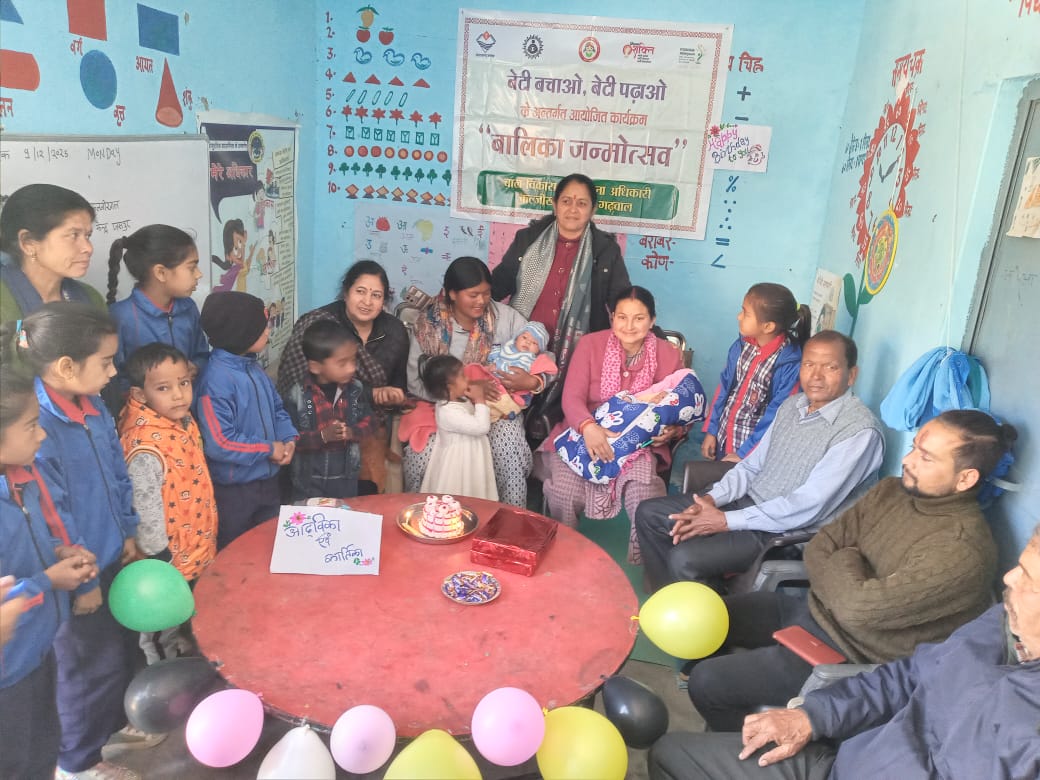 में वन्य जीवों से बचाव हेतु ग्रामीणों को किया