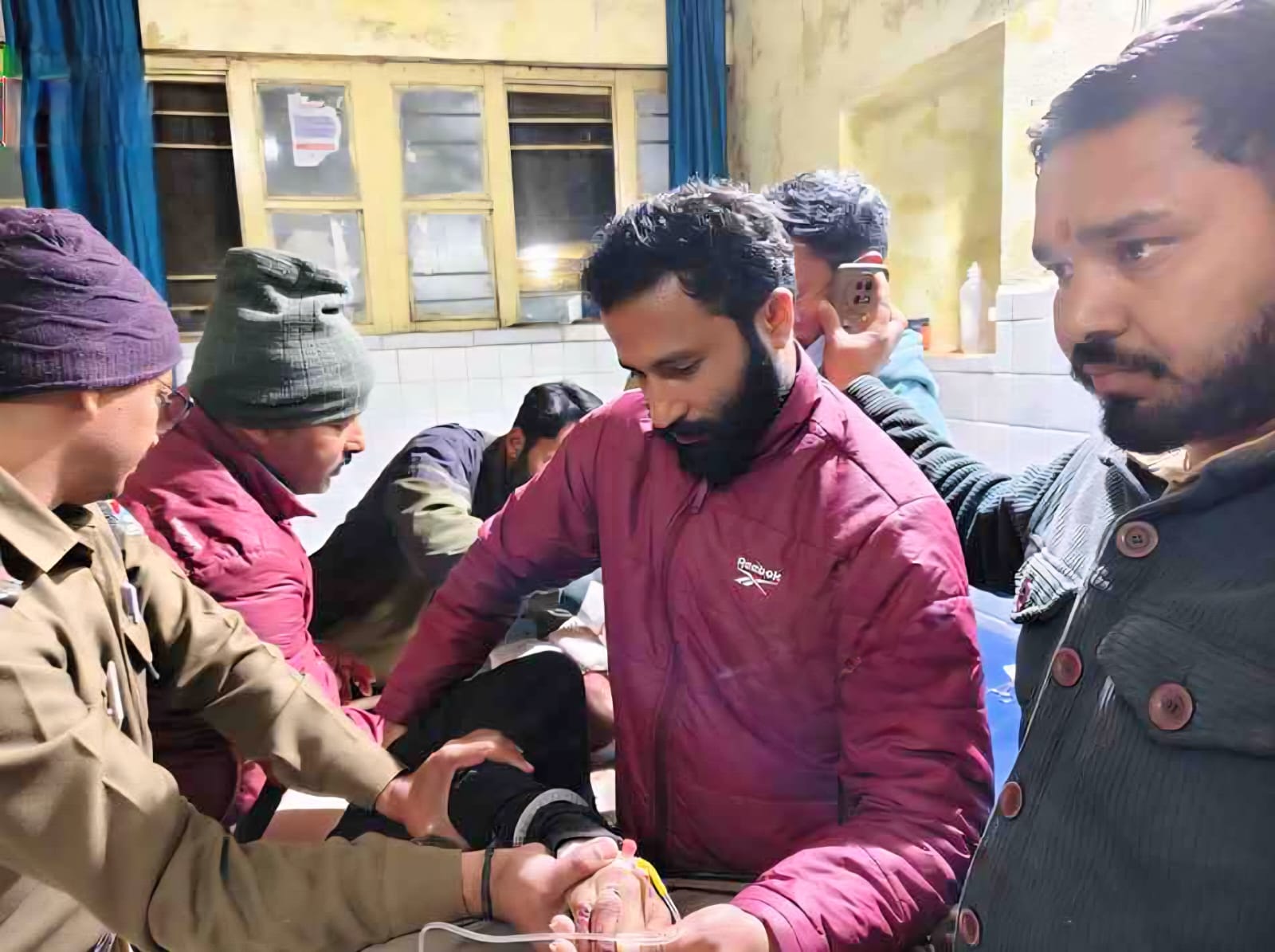 लिंक रोड पर भीषण हादसा 100 मीटर गहरी खाई