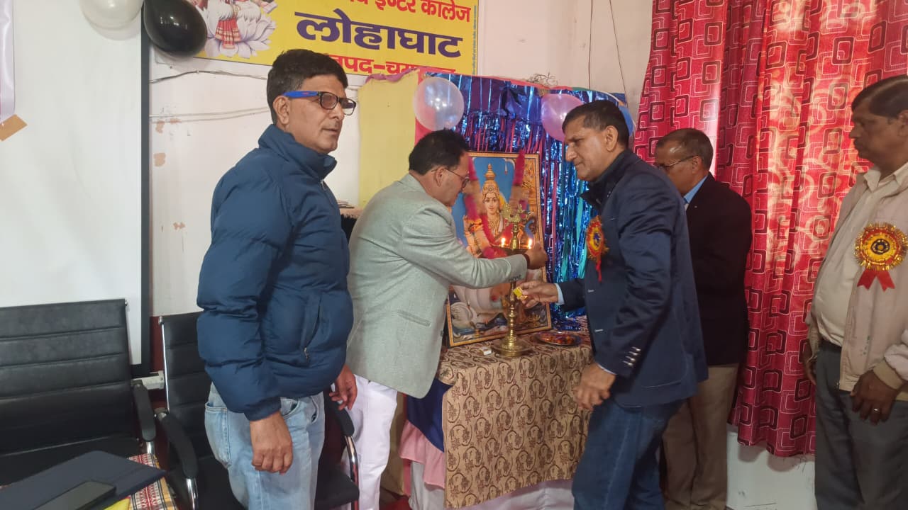 में आधुनिक मध्यान्ह भोजन एवं वाचनालय बैठक स्थल का