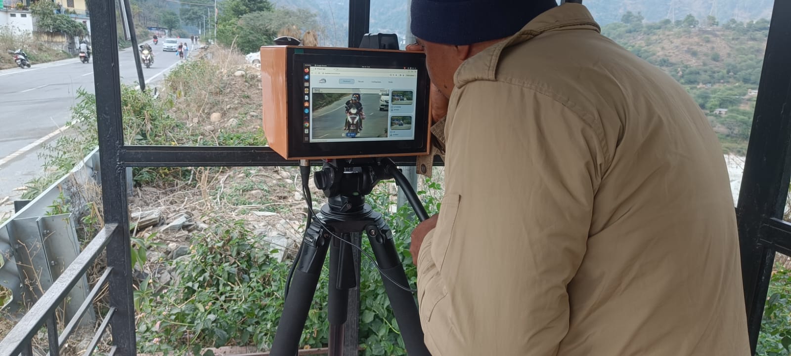 हरिद्वार में संपत्ति के लालच में एक कलयुगी बेटे ने अपने ही पिता की हत्या करवा दी। पुलिस ने मामले का खुलासा करते हुए आरोपी बेटे को गिरफ्तार कर लिया है 2 सड़क सुरक्षा पर सख्त हुई उत्तरकाशी पुलिस विशेष ट्रैफिक चैकिंग ड्राइव शुरू, 82 पर चालान और शराब में वाहन चलाने पर 04 पर कार्रवाई