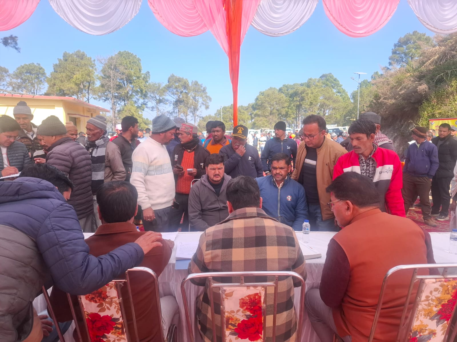 जनता के द्वार शिविर में उमड़ा जनसैलाब डीएम के