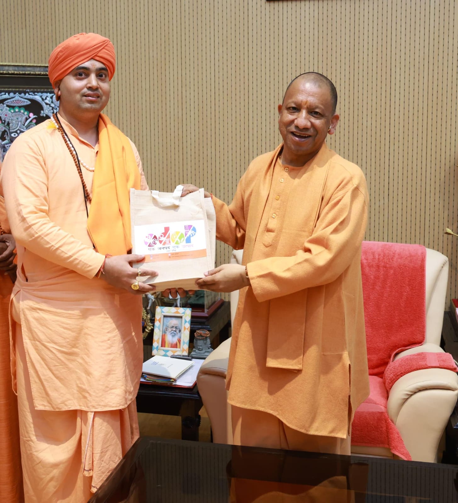 के गोरखनाथ धुना के महंत रामनाथ जी महाराज ने