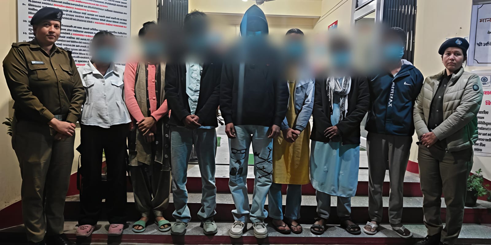 बोर्ड परीक्षा में ‘मुन्नाभाइयों’ का खुलासा: दूसरे के नाम पर परीक्षा देतीं 4 युवतियों समेत 7 गिरफ्तार