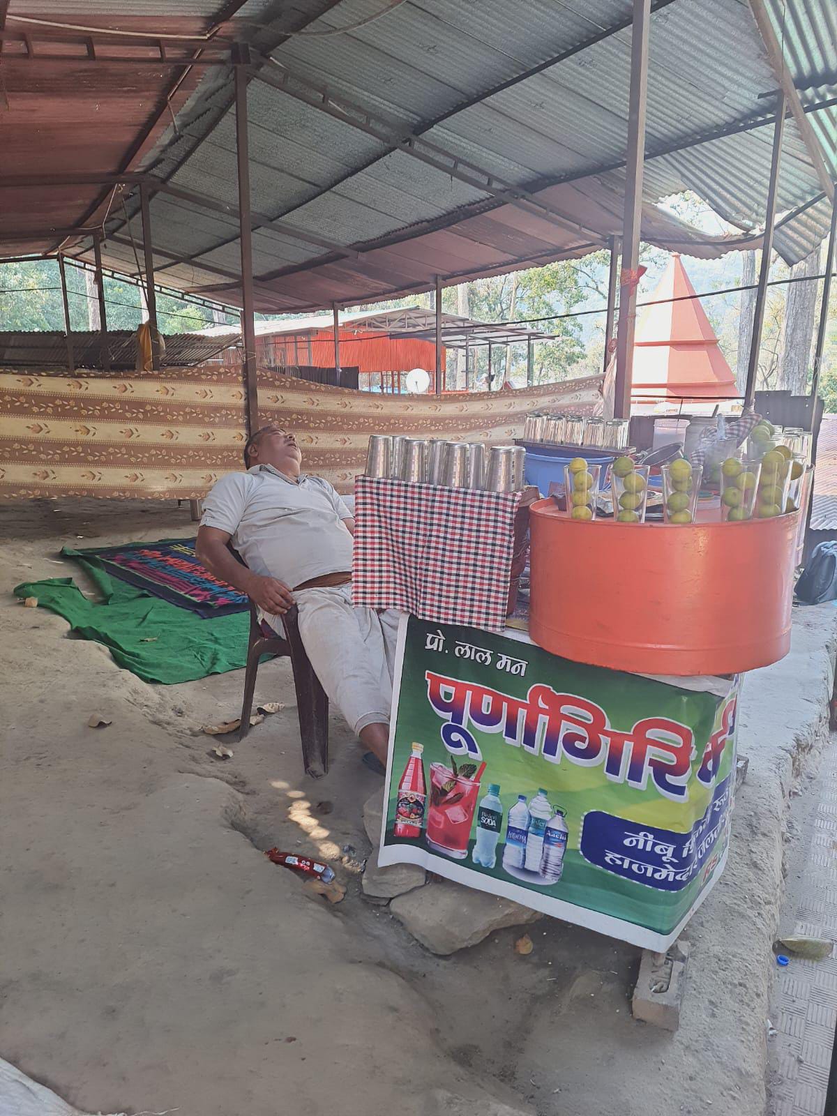 मेले में भीड़ घटी व्यापारियों के चेहरे मुरझाए शारदा