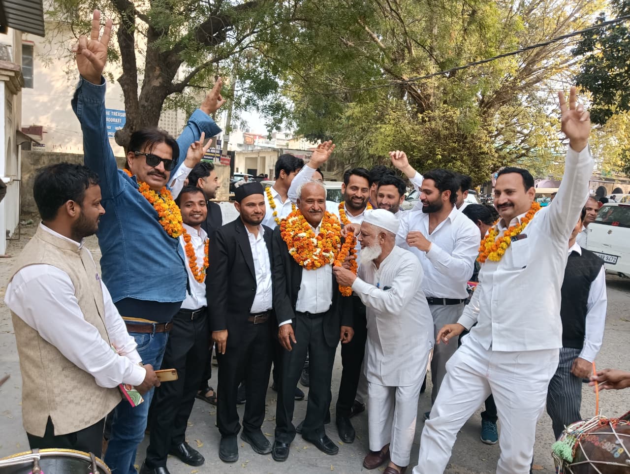 काउंसिल सदस्य बनने पर राव मुनफैत का अधिवक्ताओं ने