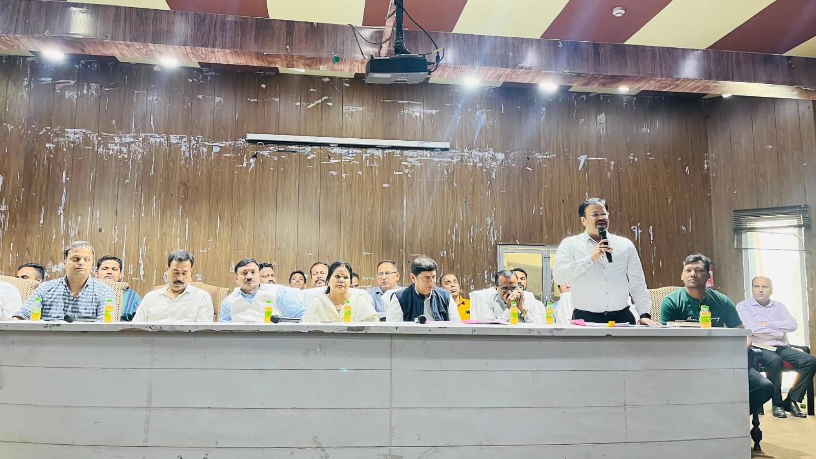 में खत्म हुई सफाई कर्मचारियों की हड़ताल विधायक प्रदीप