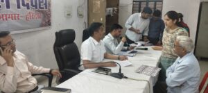 जनपद वासियों की समस्याओं का त्वरित निराकरण करने के उद्देश्य से जिलाधिकारी मयूर दीक्षित के निर्देशन में सभी तहसीलों में माह के प्रथम मंगलवार को आयोजित किया गया तहसील दिवस 7 1775566566 438 जनपद वासियों की समस्याओं का त्वरित निराकरण करने के उद्देश्य