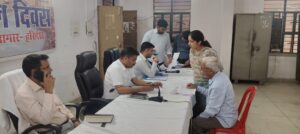 जनपद वासियों की समस्याओं का त्वरित निराकरण करने के उद्देश्य से जिलाधिकारी मयूर दीक्षित के निर्देशन में सभी तहसीलों में माह के प्रथम मंगलवार को आयोजित किया गया तहसील दिवस 8 1775566566 544 जनपद वासियों की समस्याओं का त्वरित निराकरण करने के उद्देश्य