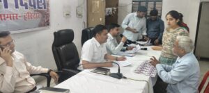 जनपद वासियों की समस्याओं का त्वरित निराकरण करने के उद्देश्य से जिलाधिकारी मयूर दीक्षित के निर्देशन में सभी तहसीलों में माह के प्रथम मंगलवार को आयोजित किया गया तहसील दिवस 5 1775566566 93 जनपद वासियों की समस्याओं का त्वरित निराकरण करने के उद्देश्य