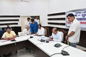 1776688328 570 जनपद वासियों की समस्याओं का त्वरित निराकरण करने के लिए