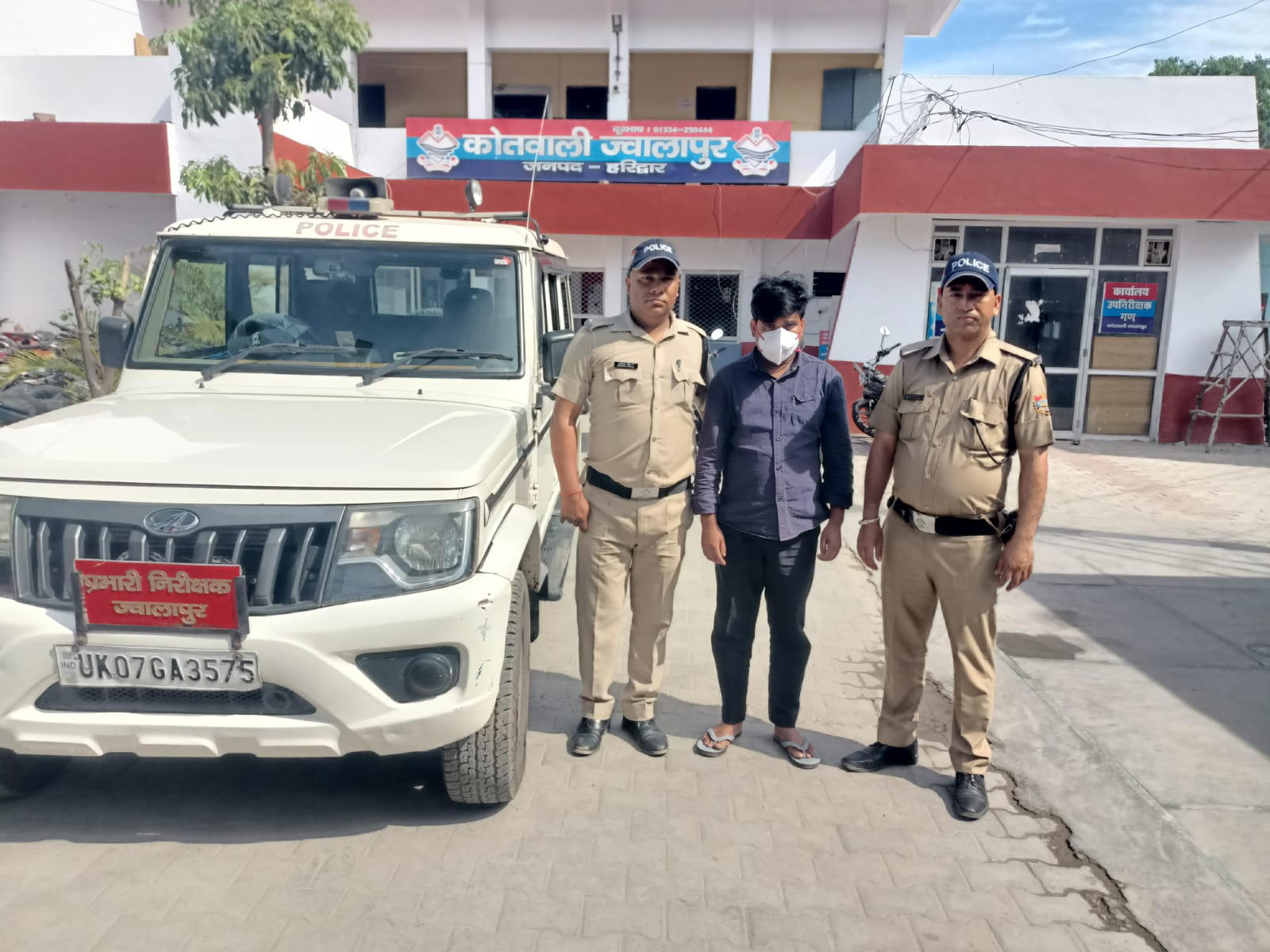 से छेड़छाड़ और मारपीट का आरोपी चंद घंटों में