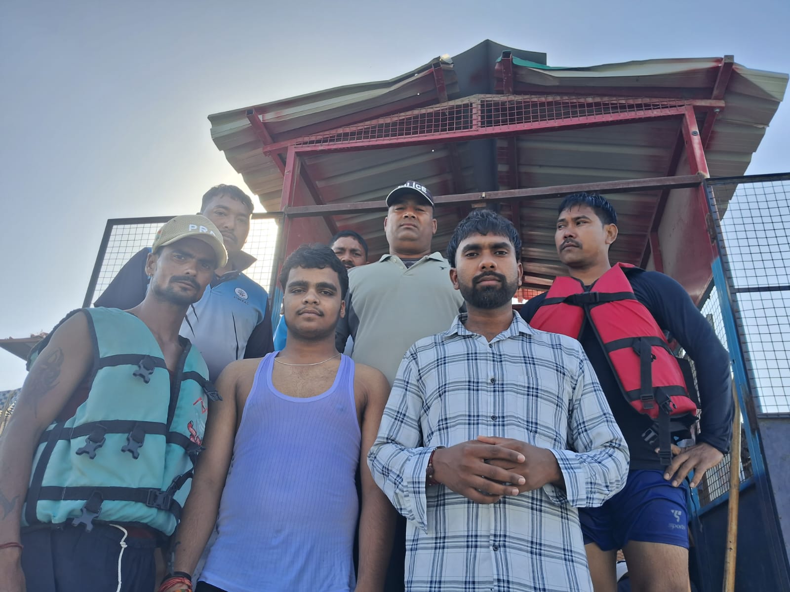 मेले में जल पुलिस बनी जीवन रक्षक शारदा नदी