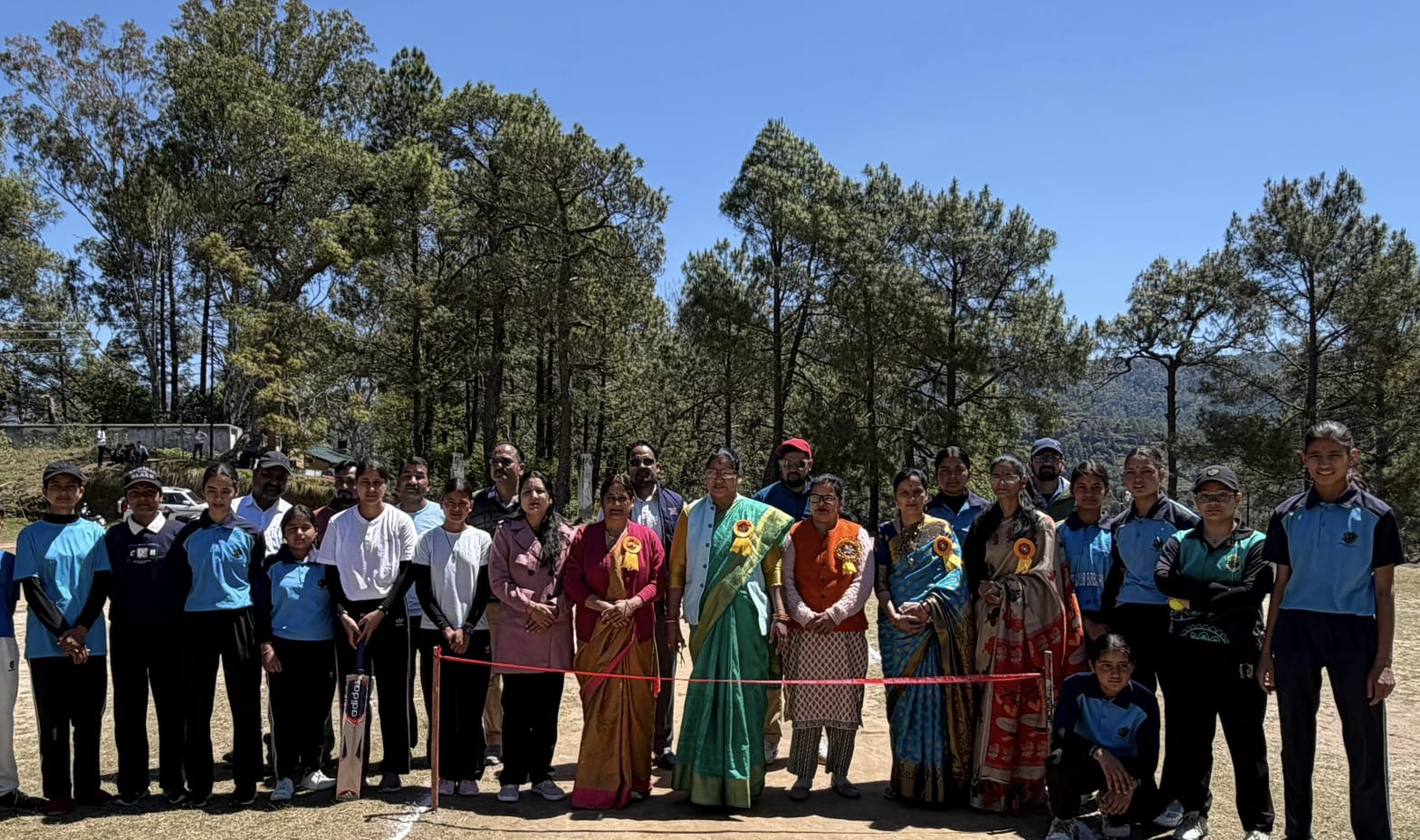 में महिला क्रिकेट टूर्नामेंट का शुभारंभ रोमांचक मुकाबले में