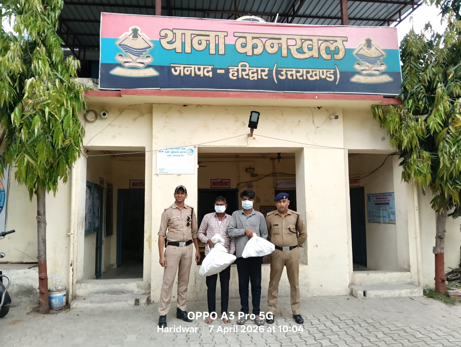 कनखल पुलिस ने बैरागी कैंप और जमालपुर में दी दबिश, दो तस्करों से भारी मात्रा में अवैध शराब बरामद