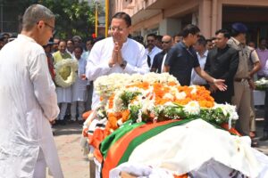पूर्व मुख्यमंत्री/मेजर जनरल (सेवानिवृत्त) भुवन चंद्र खंडूड़ी की अंतिम यात्रा में उमड़ा जनसैलाब 6 1779274291 506 पूर्व मुख्यमंत्रीमेजर जनरल सेवानिवृत्त भुवन चंद्र खंडूड़ी की अंतिम यात्रा