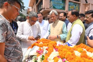 पूर्व मुख्यमंत्री/मेजर जनरल (सेवानिवृत्त) भुवन चंद्र खंडूड़ी की अंतिम यात्रा में उमड़ा जनसैलाब 8 1779274291 957 पूर्व मुख्यमंत्रीमेजर जनरल सेवानिवृत्त भुवन चंद्र खंडूड़ी की अंतिम यात्रा