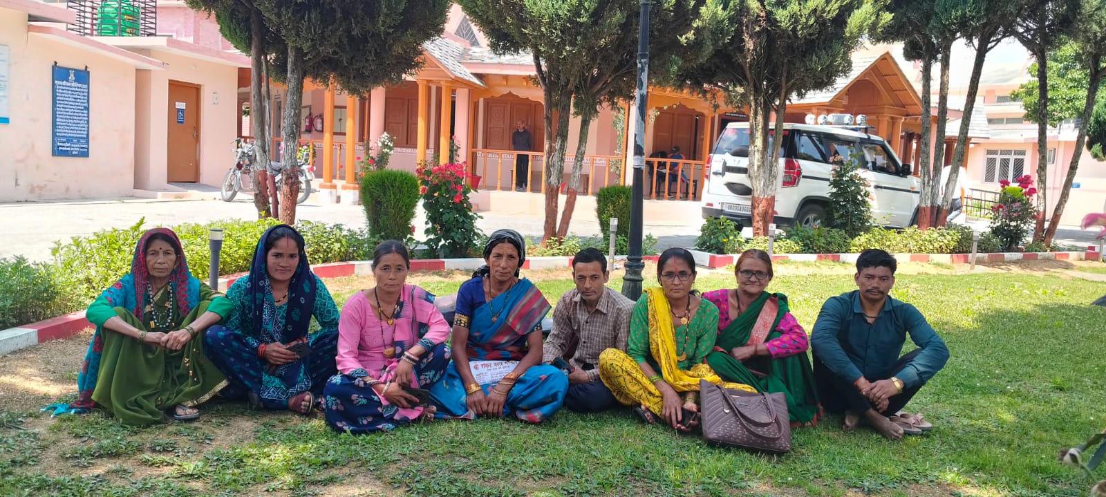 पर भगवान जैसे मिले डीएम खीरद्वारी की आदिम जनजाति