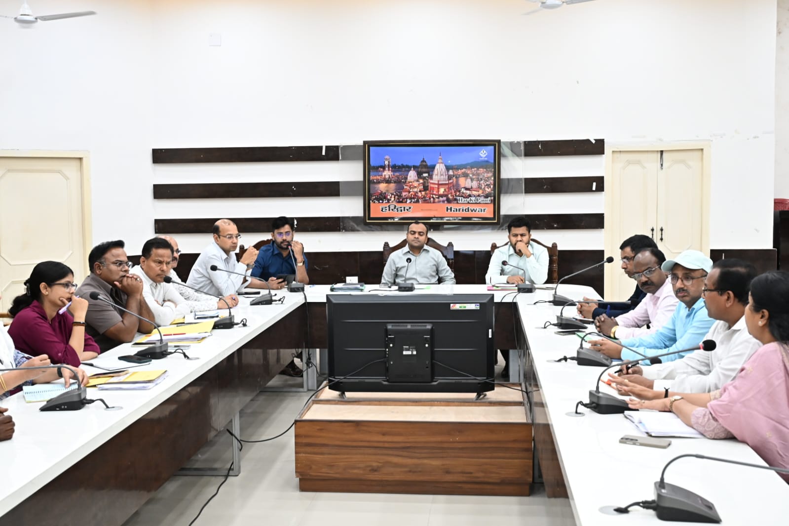 गंगा को स्वच्छ एवं निर्मल रखने के लिए किसी
