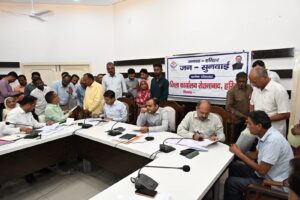 जनपद वासियों की समस्याओं को त्वरित निस्तारण के उदेश्य से जिलाधिकारी मयूर दीक्षित की अध्यक्षता में प्रत्येक सोमवार को आयोजित किया जा रहा है जन सुनवाई कार्यक्रम 5 1780302347 565 जनपद वासियों की समस्याओं को त्वरित निस्तारण के उदेश्य से