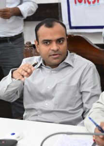 जनपद वासियों की समस्याओं को त्वरित निस्तारण के उदेश्य से जिलाधिकारी मयूर दीक्षित की अध्यक्षता में प्रत्येक सोमवार को आयोजित किया जा रहा है जन सुनवाई कार्यक्रम 3 1780302347 597 जनपद वासियों की समस्याओं को त्वरित निस्तारण के उदेश्य से