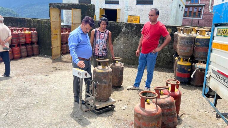 1786291367_431_15-अगस्त-तक-ई-केवाईसी-नहीं-कराई-तो-गैस-आपूर्ति-पर.jpeg