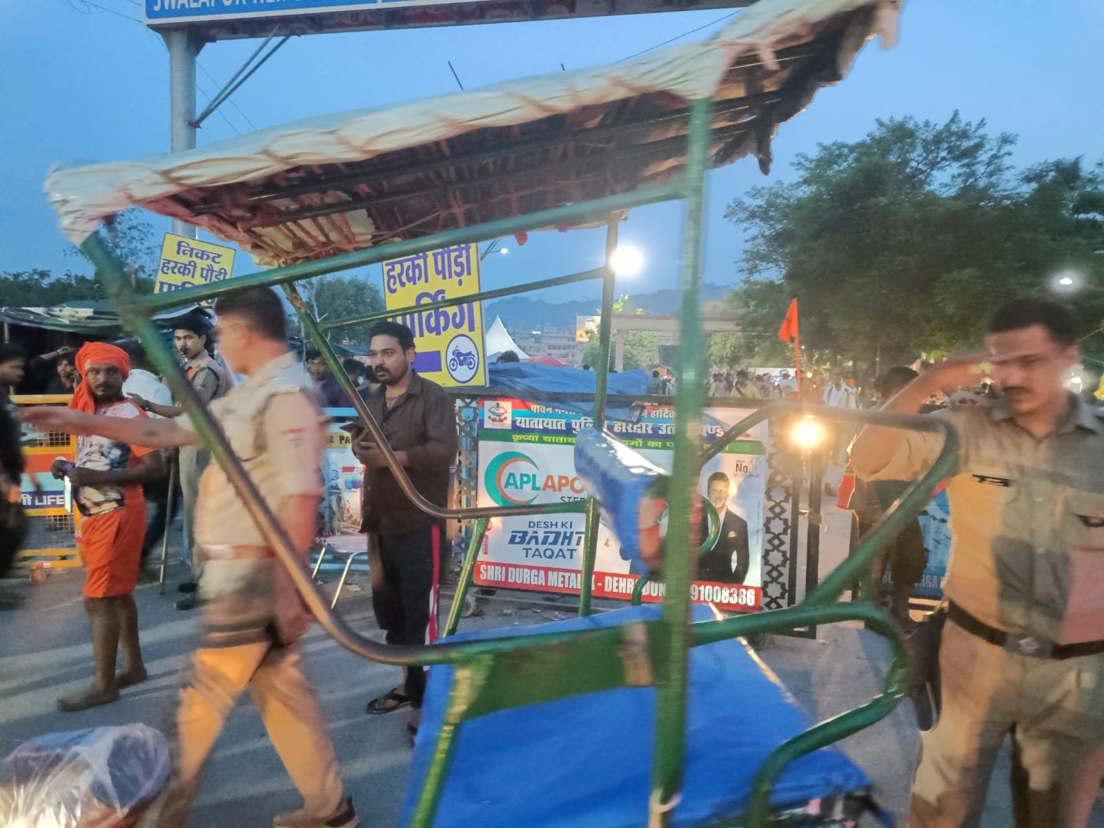 1786298734 395 हरिद्वार में डाक कावड़ की लगातार बढ़ती हुई भीड़