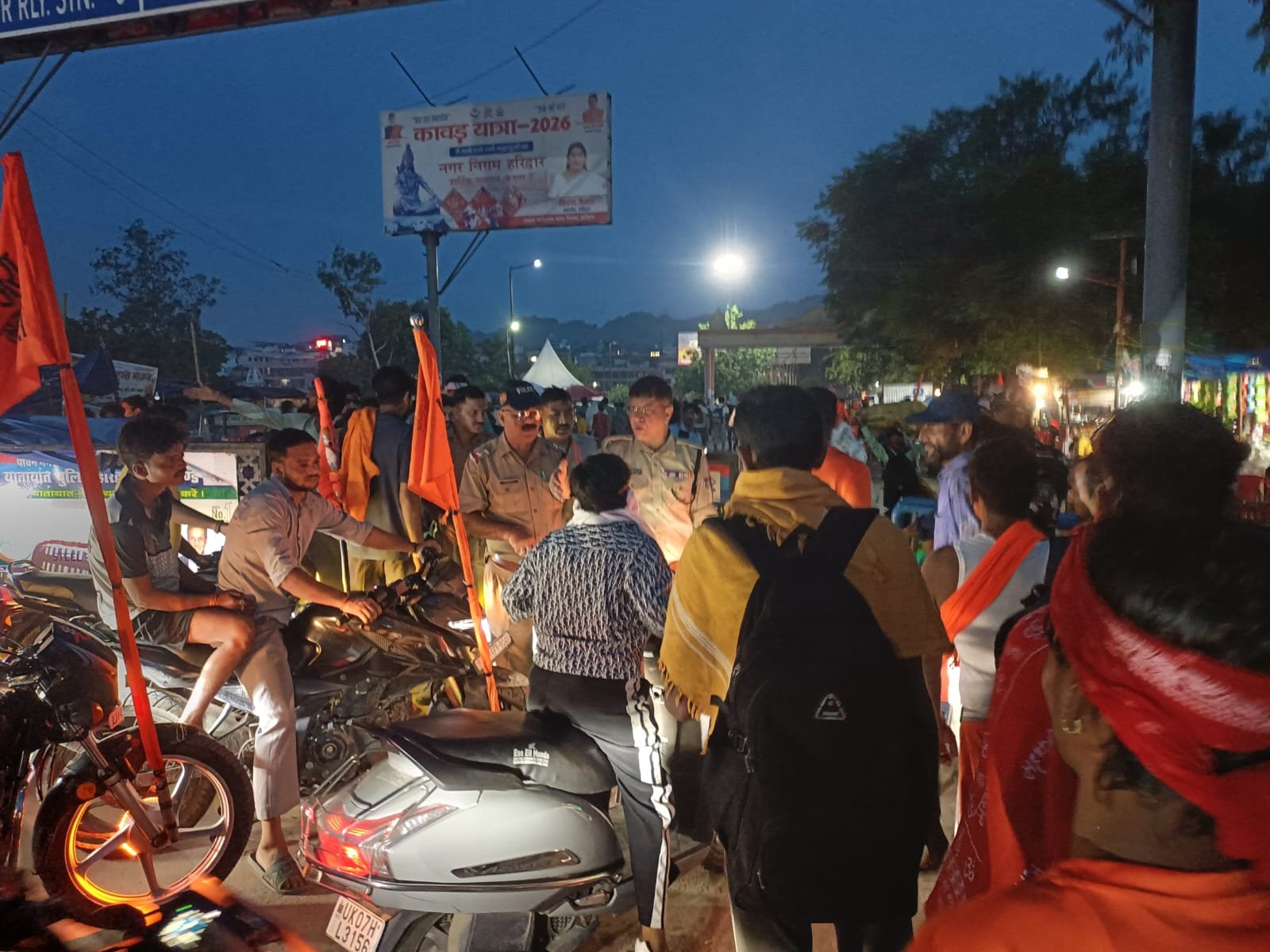 1786298735 461 हरिद्वार में डाक कावड़ की लगातार बढ़ती हुई भीड़