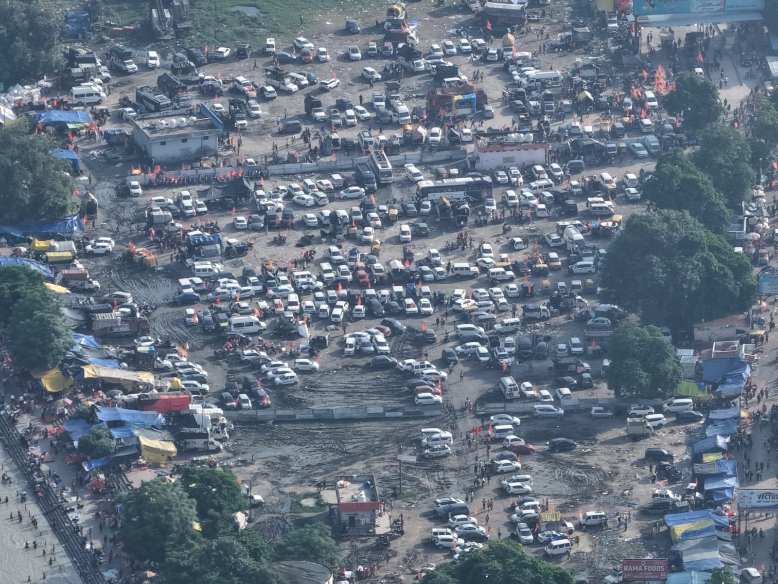 1786298736 707 हरिद्वार में डाक कावड़ की लगातार बढ़ती हुई भीड़