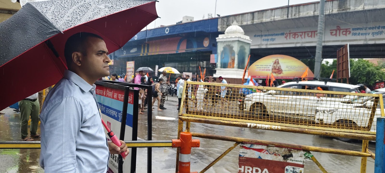 1786353369 237 भारी वर्षा के बीच डाक कांवड़ियों के लिए सुरक्षा व