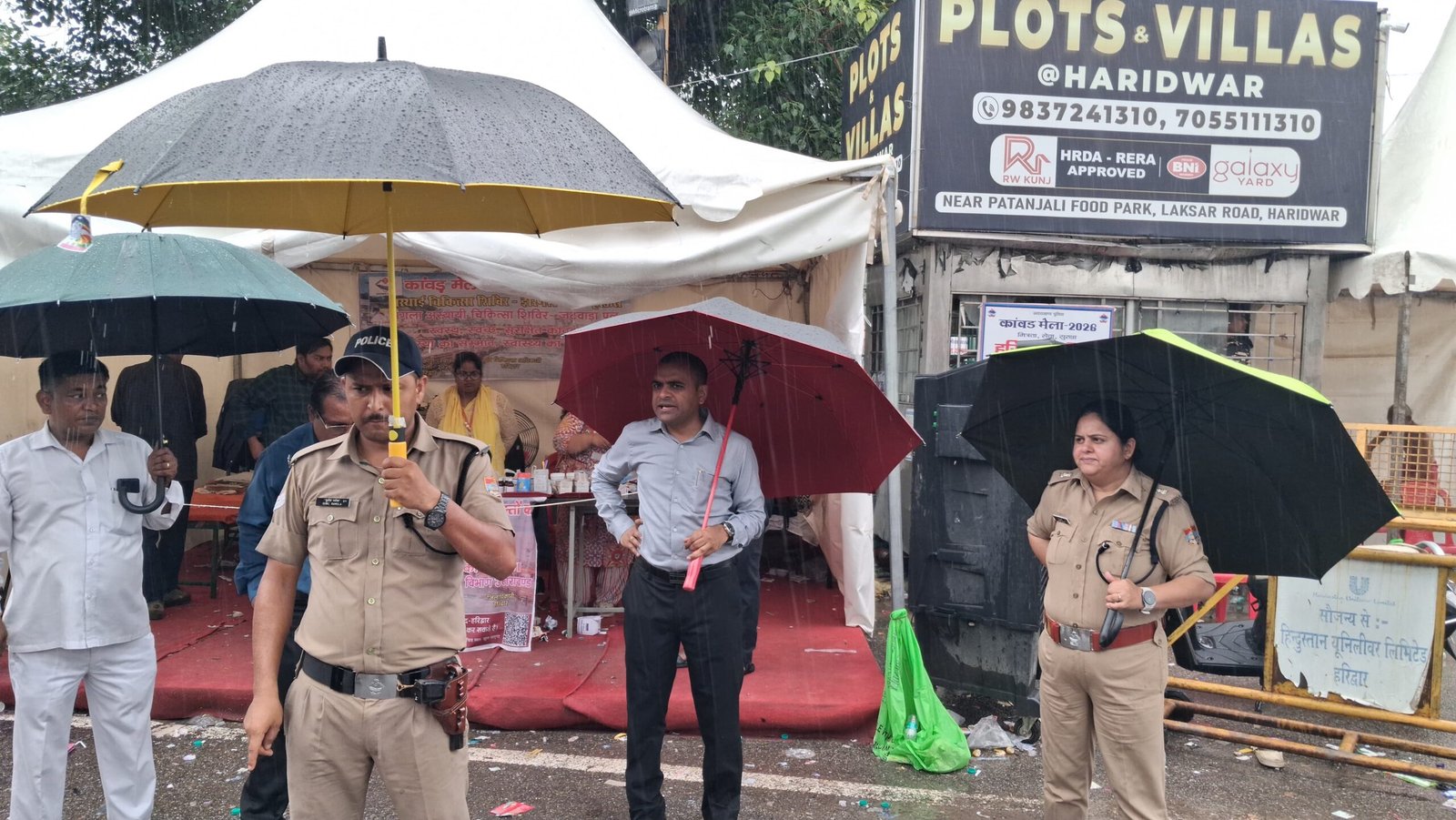 1786353369 79 भारी वर्षा के बीच डाक कांवड़ियों के लिए सुरक्षा व