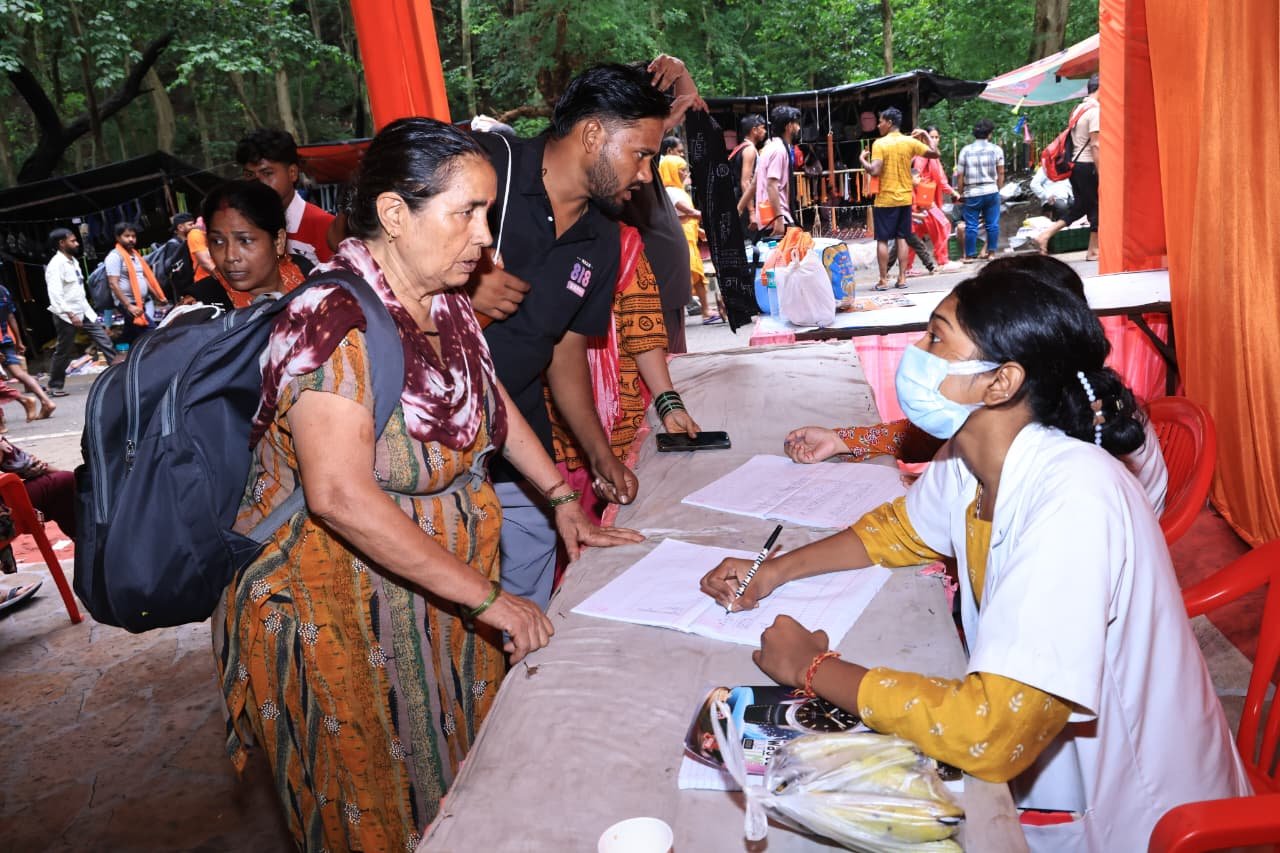 श्रावण सोमवार पर परमार्थ निकेतन में सेवा, साधना और करुणा का संगम 9 1786354644 355 श्रावण सोमवार पर परमार्थ निकेतन में सेवा साधना और करुणा