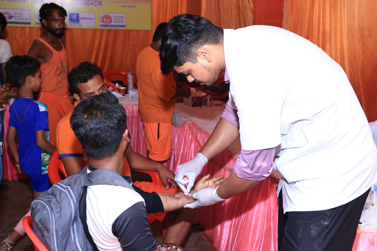 1786354645 850 श्रावण सोमवार पर परमार्थ निकेतन में सेवा साधना और करुणा