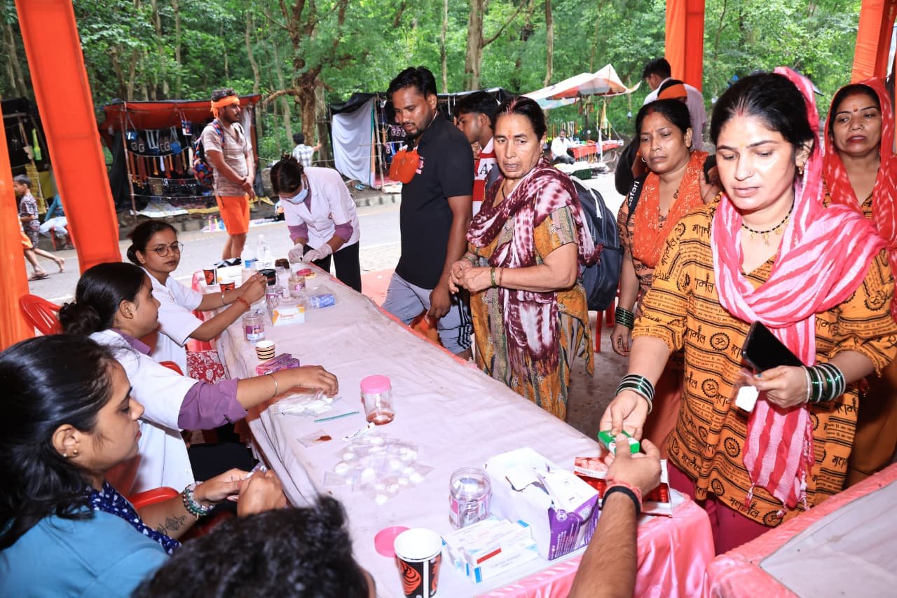 श्रावण सोमवार पर परमार्थ निकेतन में सेवा, साधना और करुणा का संगम 14 1786354646 605 श्रावण सोमवार पर परमार्थ निकेतन में सेवा साधना और करुणा
