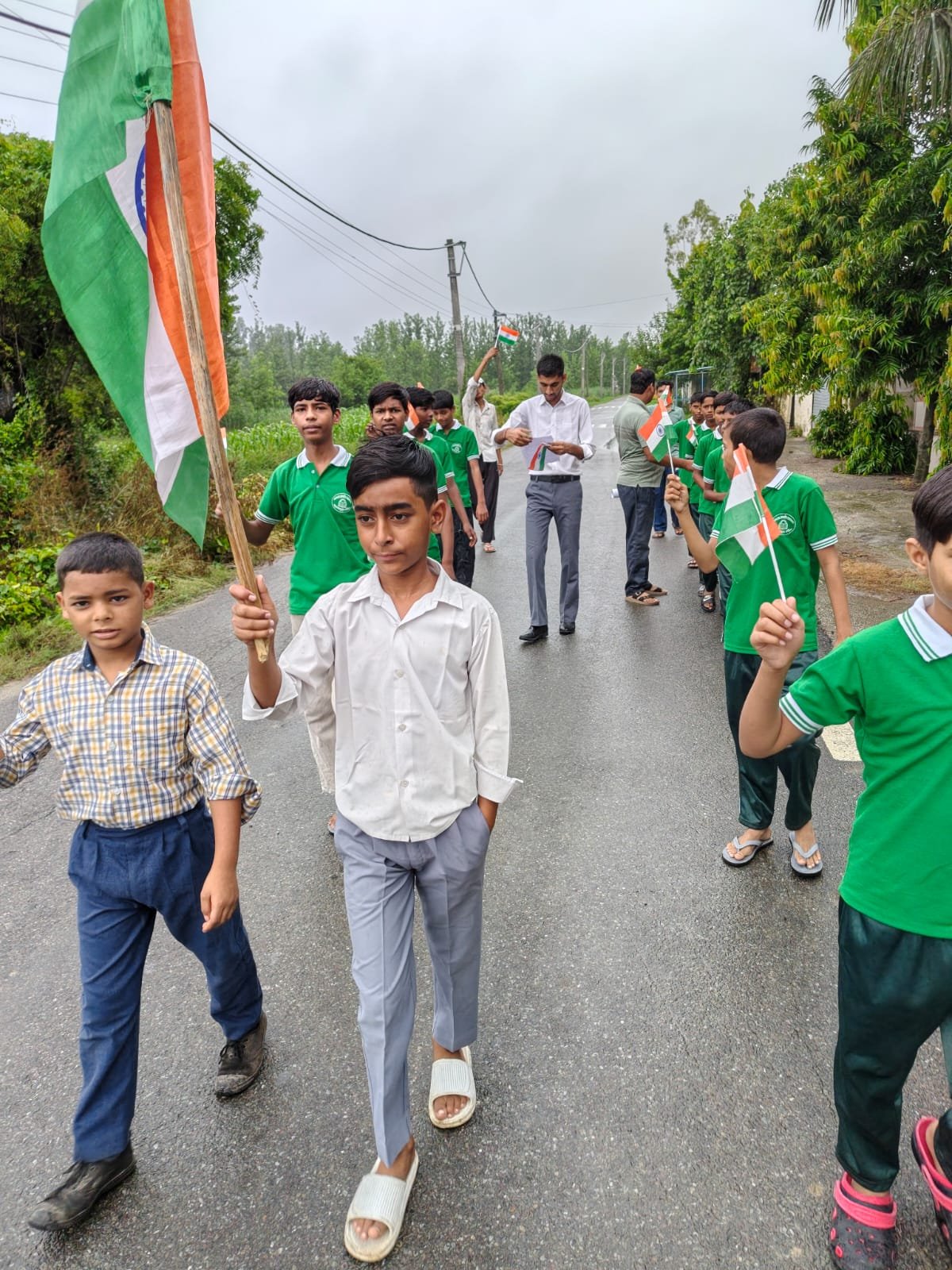 1786363509 308 हर घर तिरंगा कार्यक्रम के अंतर्गत विभिन्न स्कूलों में आयोजित