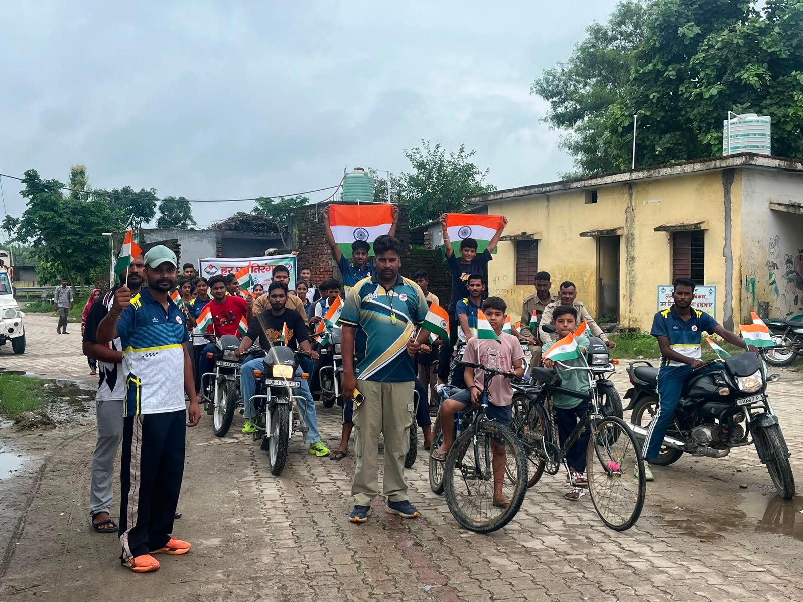 हर घर तिरंगा कार्यक्रम के अंतर्गत विभिन्न स्कूलों में आयोजित की गई तिरंगा पेंटिंग प्रतियोगिता 23 1786363511 74 हर घर तिरंगा कार्यक्रम के अंतर्गत विभिन्न स्कूलों में आयोजित