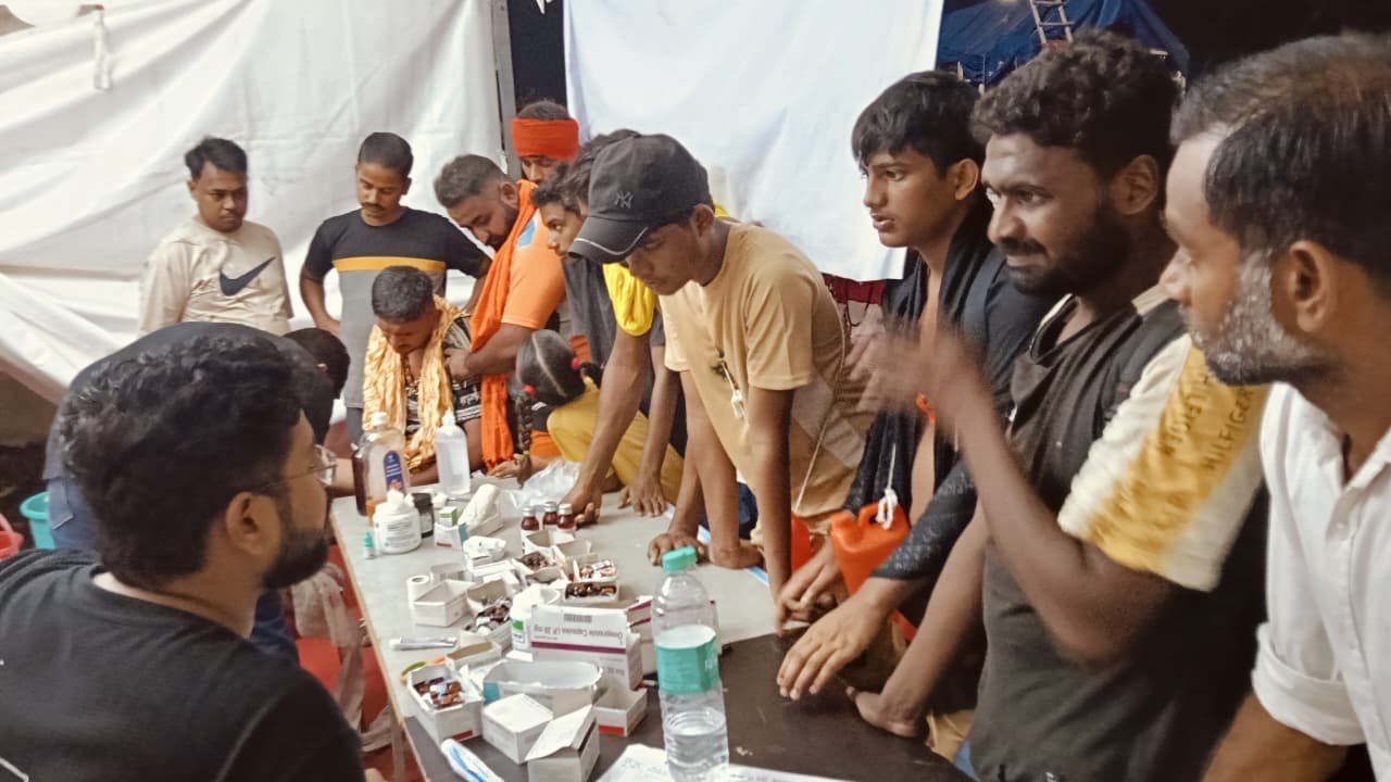 कांवड़ यात्रा पर आने वाले शिवभक्तों का स्वास्थ्य खराब होने की दशा में तत्काल निशुल्क किया जा रहा है उपचार 4 1786368930 647 कांवड़ यात्रा पर आने वाले शिवभक्तों का स्वास्थ्य खराब होने