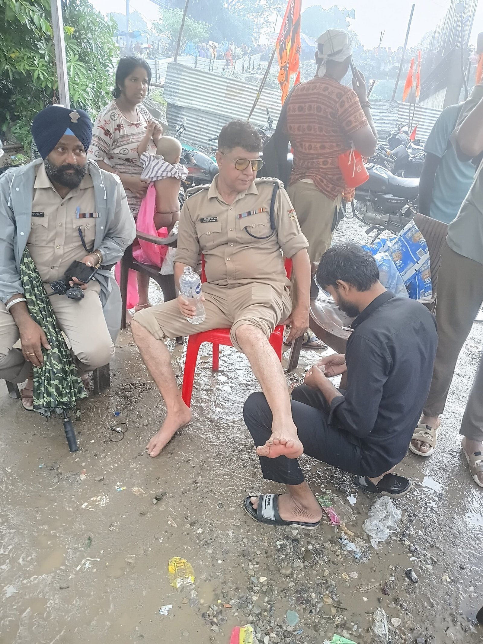 कांवड़ यात्रा पर आने वाले शिवभक्तों का स्वास्थ्य खराब होने की दशा में तत्काल निशुल्क किया जा रहा है उपचार 5 1786368931 927 कांवड़ यात्रा पर आने वाले शिवभक्तों का स्वास्थ्य खराब होने