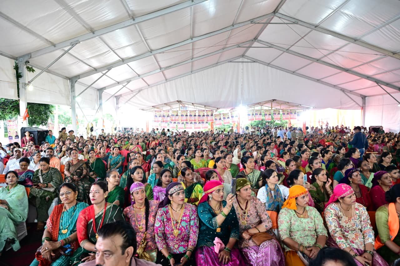 1786374075 294 मुख्यमंत्री धामी ने मातृशक्ति से किया सीधा संवाद महिला सशक्तिकरण
