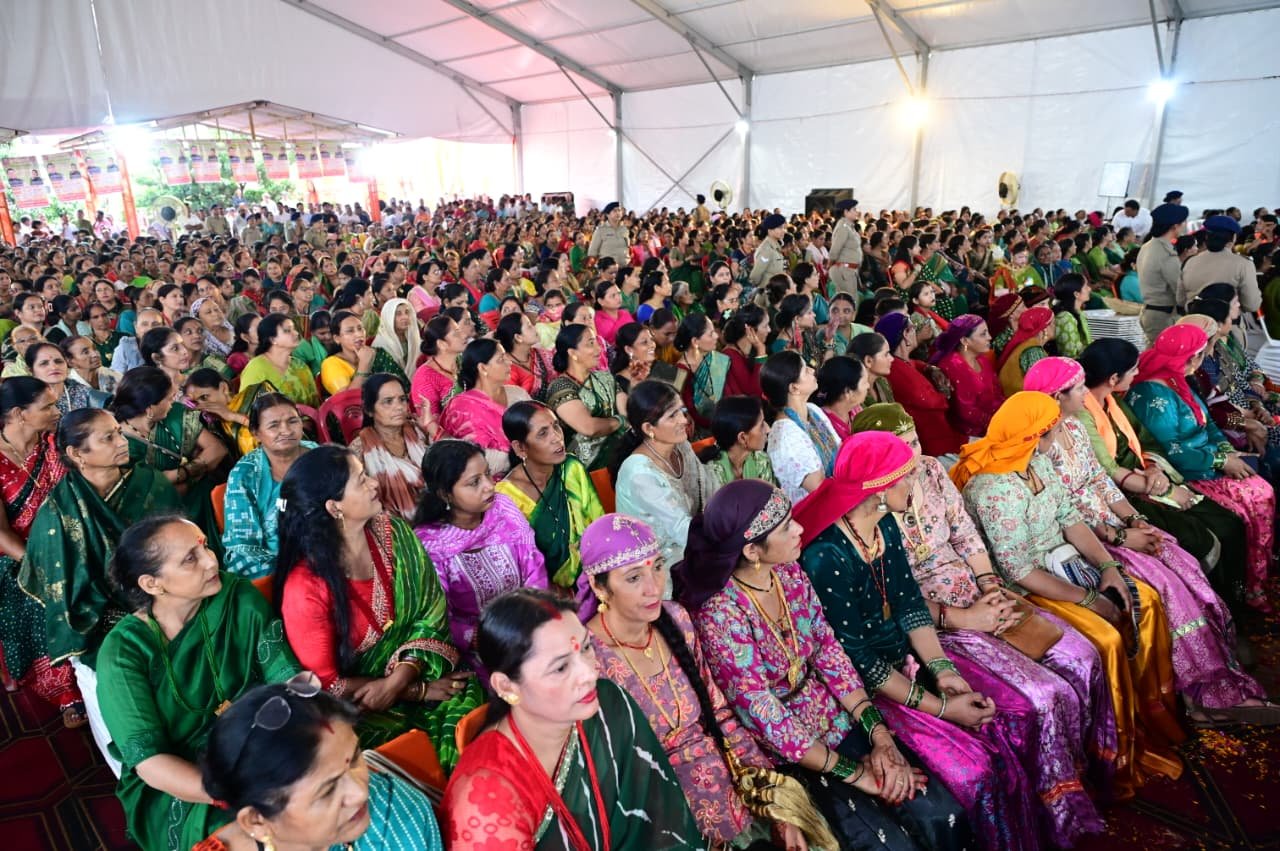 1786374075 638 मुख्यमंत्री धामी ने मातृशक्ति से किया सीधा संवाद महिला सशक्तिकरण