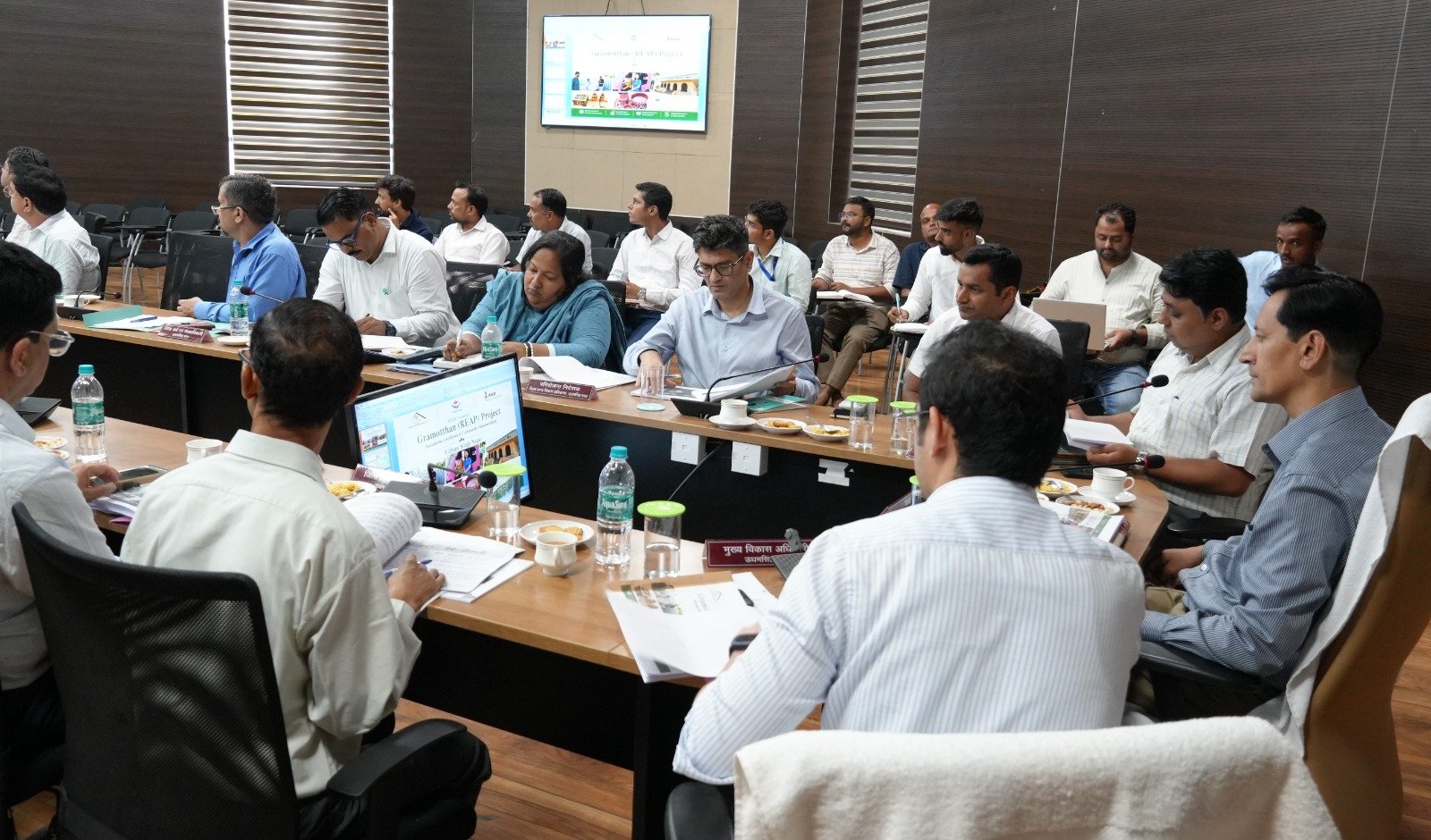 मण्डलायुक्त जिला सभागार में ग्राम्मोत्थान, रीप, राष्ट्रीय ग्रामीण आजीविका मिशन, प्रधानमंत्री आवास ग्रामीण व वीबीजी राम जी योजनाओं की समीक्षा की 4 1786375417 415 मण्डलायुक्त जिला सभागार में ग्राम्मोत्थान रीप राष्ट्रीय ग्रामीण आजीविका मिशन