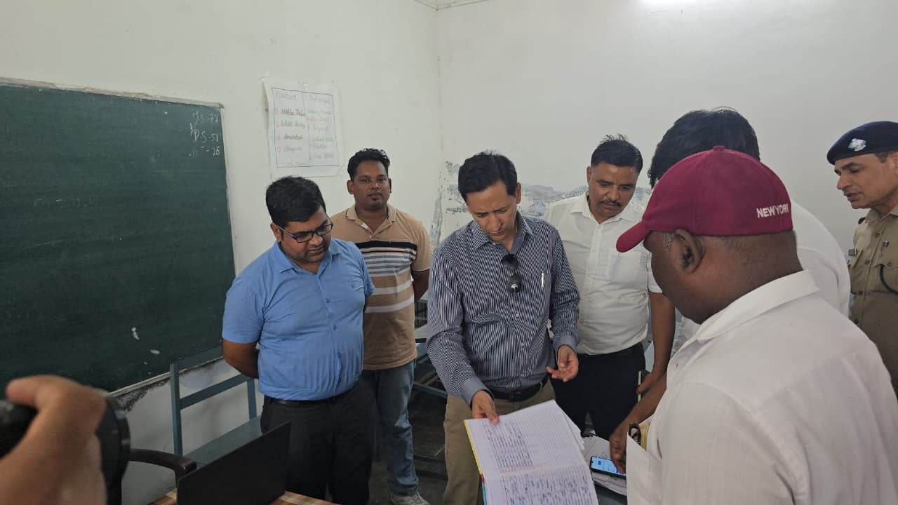 1786375573 105 आयुक्त दीपक रावत ने किया SIR कार्यों का स्थलीय निरीक्षण