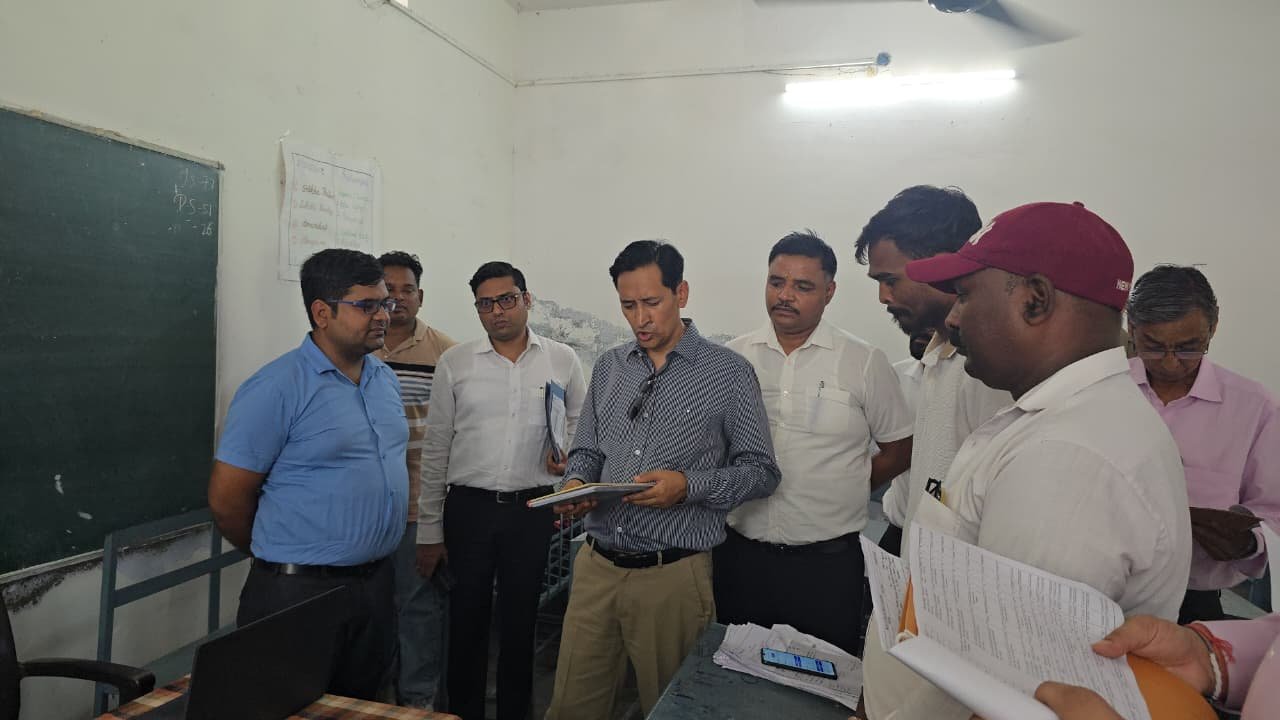 1786375573 447 आयुक्त दीपक रावत ने किया SIR कार्यों का स्थलीय निरीक्षण