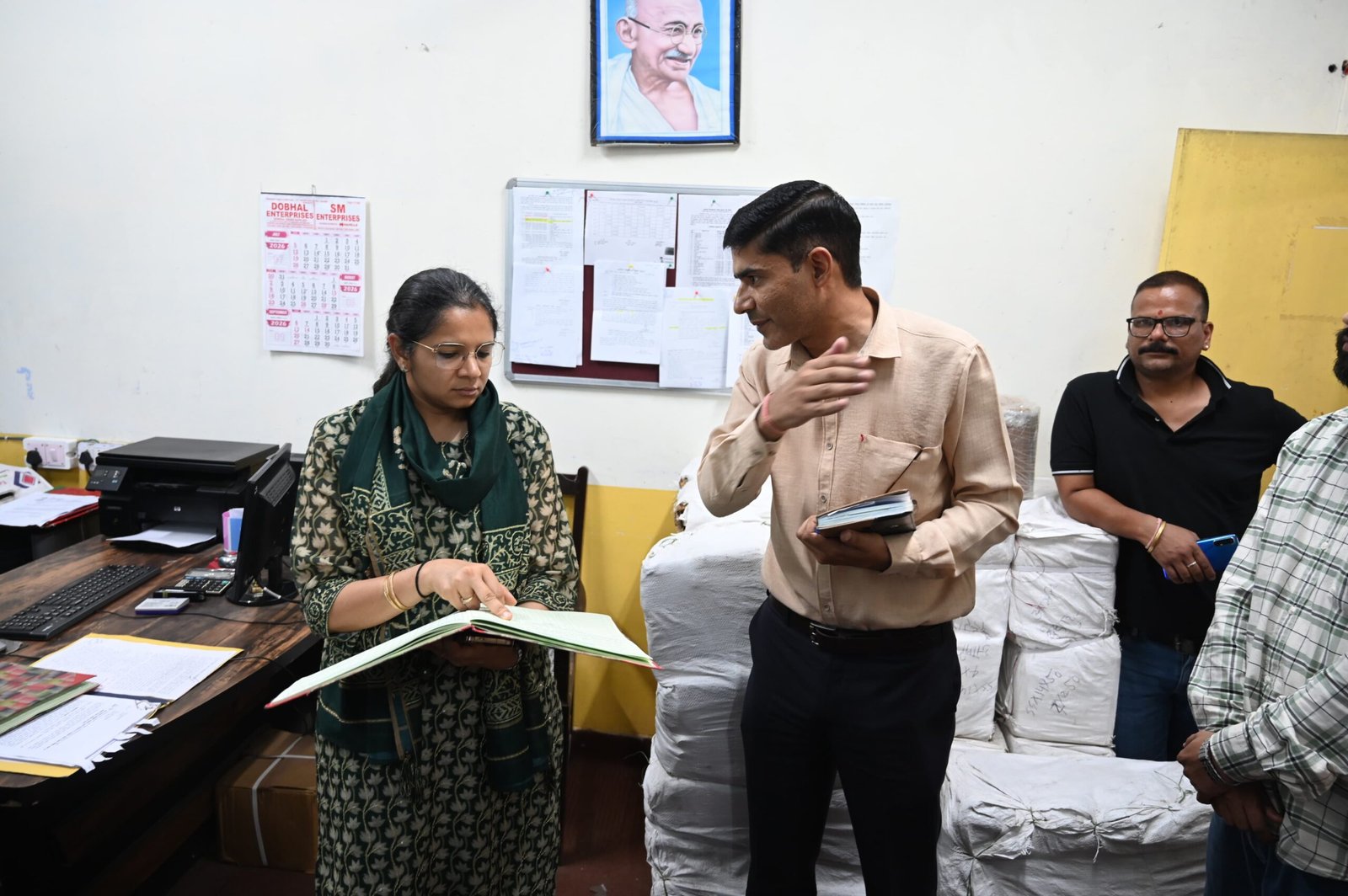 1786463672 41 जिलाधिकारी ने स्वास्थ्य श्रम पूर्ति वन विकास निगम सिंचाई व