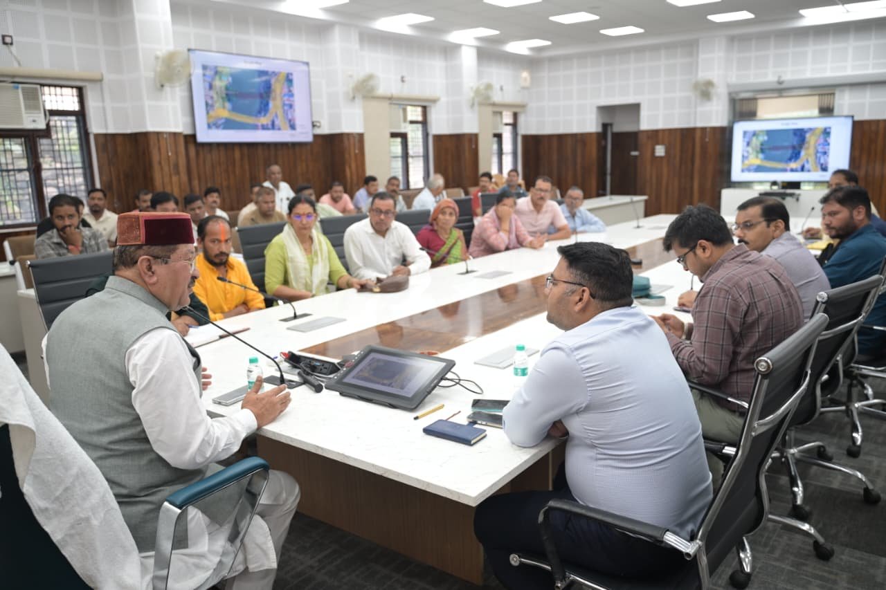 कैबिनेट मंत्री भरत सिंह चौधरी ने बेलनी में प्रस्तावित 85.68 मीटर लंबे नए मोटर सेतु के निर्माण को लेकर प्रभावितों एवं व्यापारियों के साथ की महत्वपूर्ण बैठक 4 1786464004 964 कैबिनेट मंत्री भरत सिंह चौधरी ने बेलनी में प्रस्तावित 8568