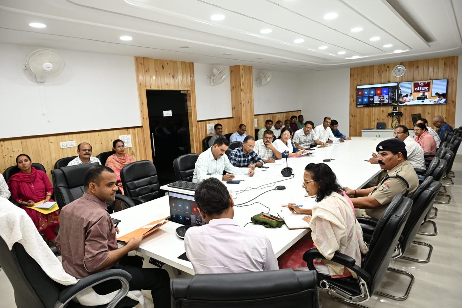 स्वतंत्रता दिवस समारोह की तैयारियों को लेकर जिलाधिकारी की अध्यक्षता ने बैठक आयोजित 3 1786534452 224 स्वतंत्रता दिवस समारोह की तैयारियों को लेकर जिलाधिकारी की अध्यक्षता