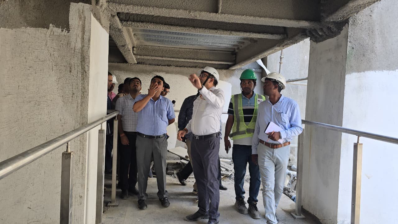 1786545276 159 जिलाधिकारी ने किया निर्माणाधीन एम्स किच्छा का स्थलीय निरीक्षण