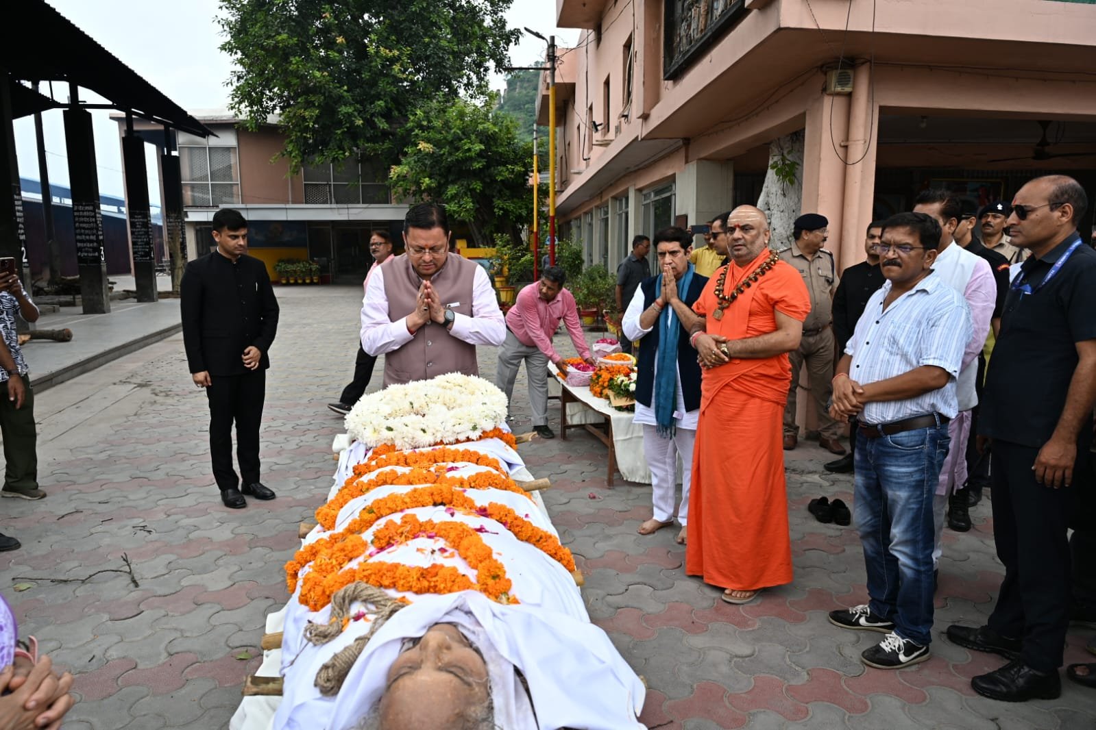 1786716471 29 मुख्यमंत्री ने दैनिक जागरण के राज्य संपादक मनोज झा की
